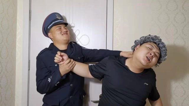门卫拦住老头不让见领导,谁料老头身份比领导还大,真是不一般!